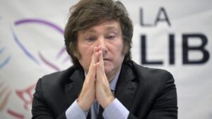 Un diputado español pidió que detengan a Milei al llegar a Madrid